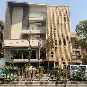 Leo Saffron - Pitampura Delhi (National Capital Territory of India)
